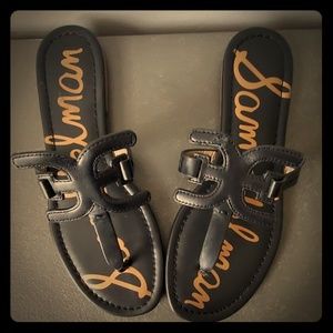Sam Edelman black crest flip flops! Fcfs
